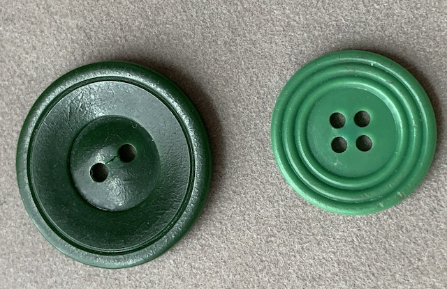 flat buttons with 2 or 4 holes